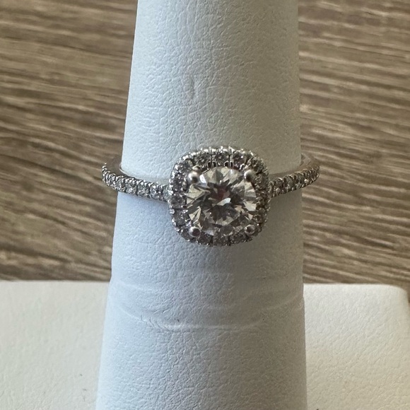 Swarovski .75 lab grown diamond Halo Ring in 14k gold sz 52 - Picture 1 of 14
